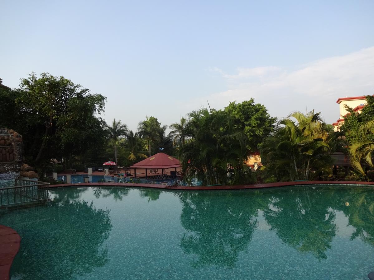 Sun City Resort Baga Esterno foto