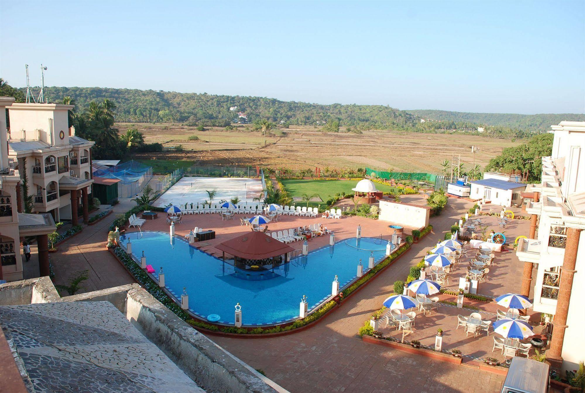 Sun City Resort Baga Esterno foto